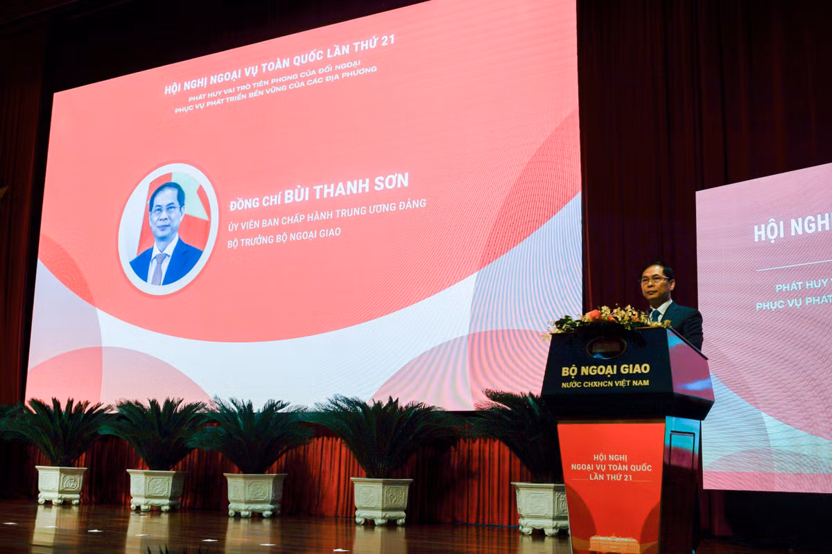 Bộ trưởng Ngoại giao Bùi Thanh Sơn phát biểu tại Hội nghị Ngoại vụ toàn quốc lần thứ 21. (Ảnh: TRUNG HƯNG) Bộ trưởng Ngoại giao Bùi Thanh Sơn phát biểu tại Hội nghị Ngoại vụ toàn quốc lần thứ 21. (Ảnh: TRUNG HƯNG)
