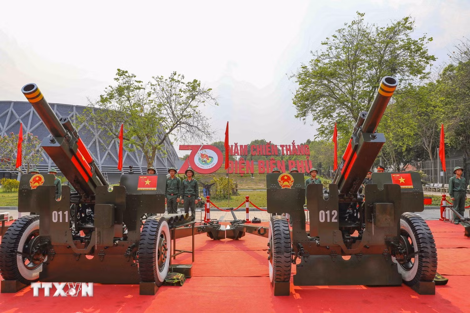 Pháo lễ 105mm đặt tại khuôn viên Bảo tàng Chiến thắng lịch sử Điện Biên Phủ.