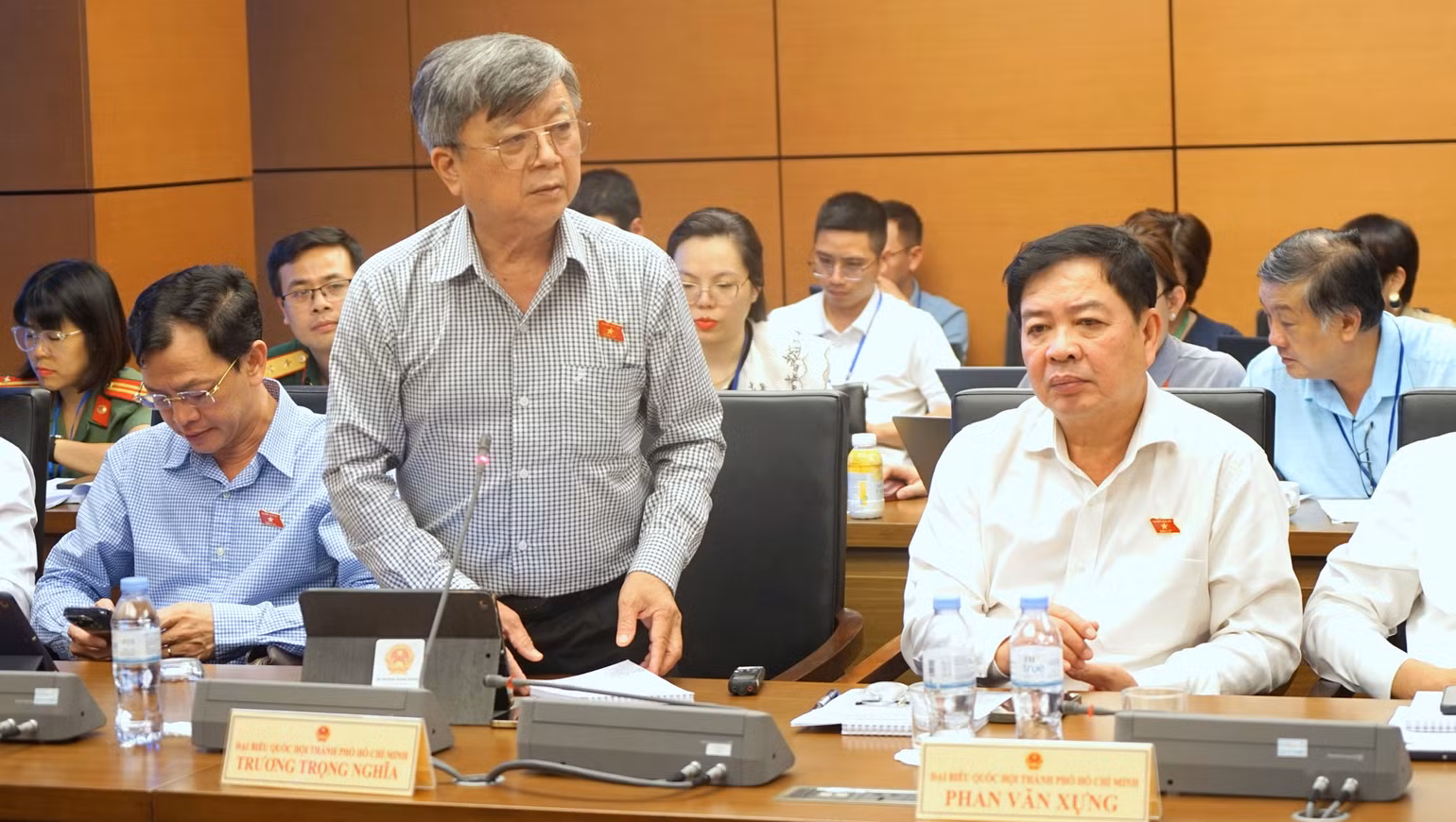 Đại biểu Trương Trọng Nghĩa (Thành phố Hồ Chí Minh) phát biểu ý kiến thảo luận tại Tổ 2. (Ảnh: TRUNG HƯNG)