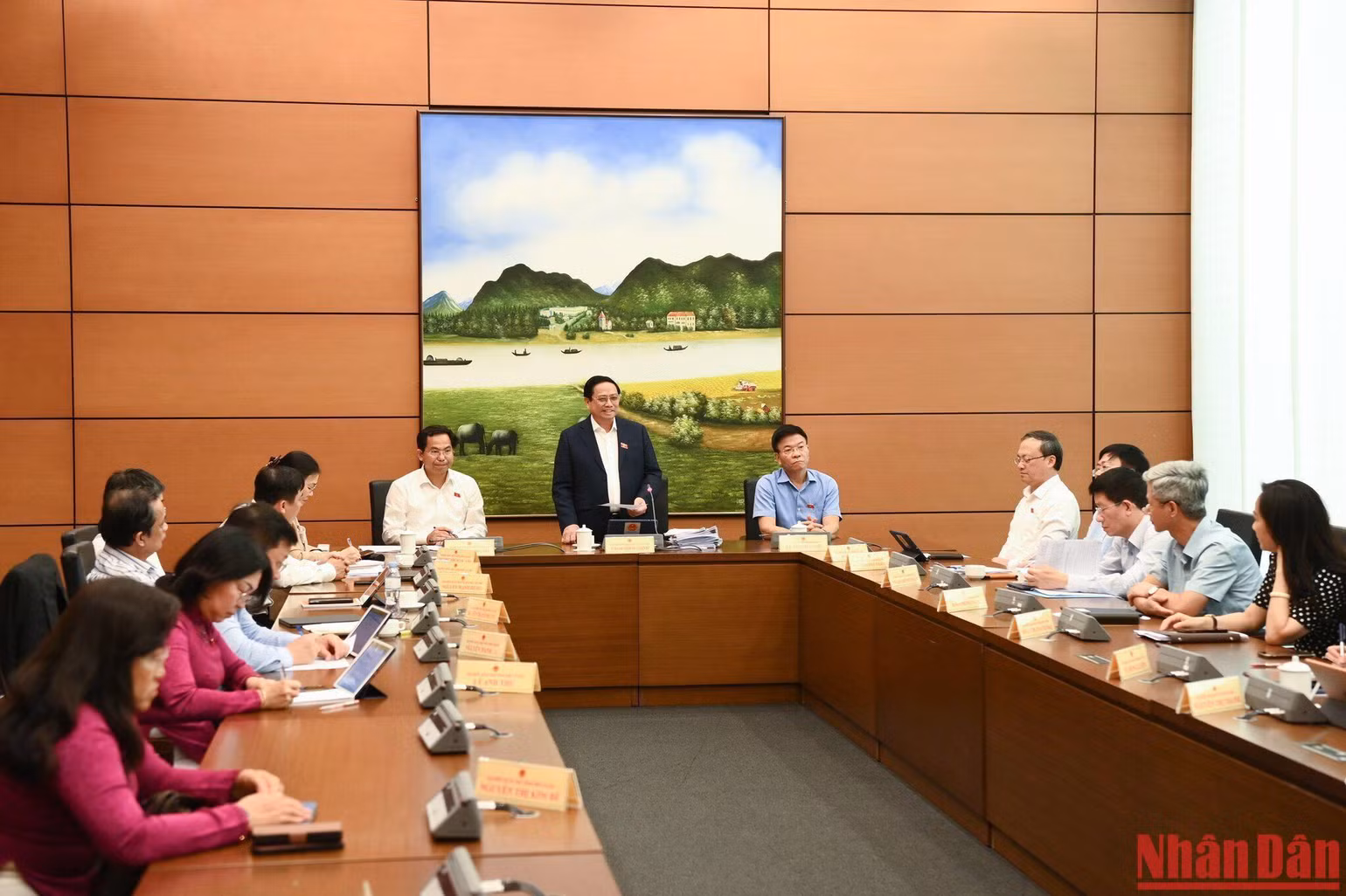 Thủ tướng Phạm Minh Chính phát biểu thảo luận tại Tổ 13 chiều 24/10. (Ảnh: DUY LINH) Thủ tướng Phạm Minh Chính phát biểu thảo luận tại Tổ 13 chiều 24/10. (Ảnh: DUY LINH)