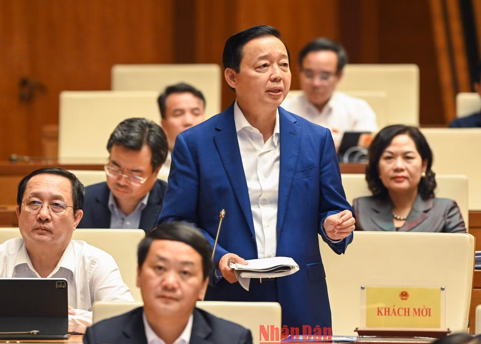 Bộ trưởng Tài nguyên và Môi trường Trần Hồng Hà giải trình về những tồn tại trong công tác quản lý đất đai. (Ảnh: DUY LINH) Bộ trưởng Tài nguyên và Môi trường Trần Hồng Hà giải trình về những tồn tại trong công tác quản lý đất đai. (Ảnh: DUY LINH)