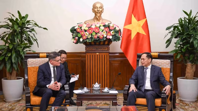 Phó Thủ tướng, Bộ trưởng Ngoại giao Bùi Thanh Sơn tiếp ông Boris Rhein, Thủ hiến bang Hessen (Cộng hòa Liên bang Đức). (Ảnh: Báo Thế giới và Việt Nam)