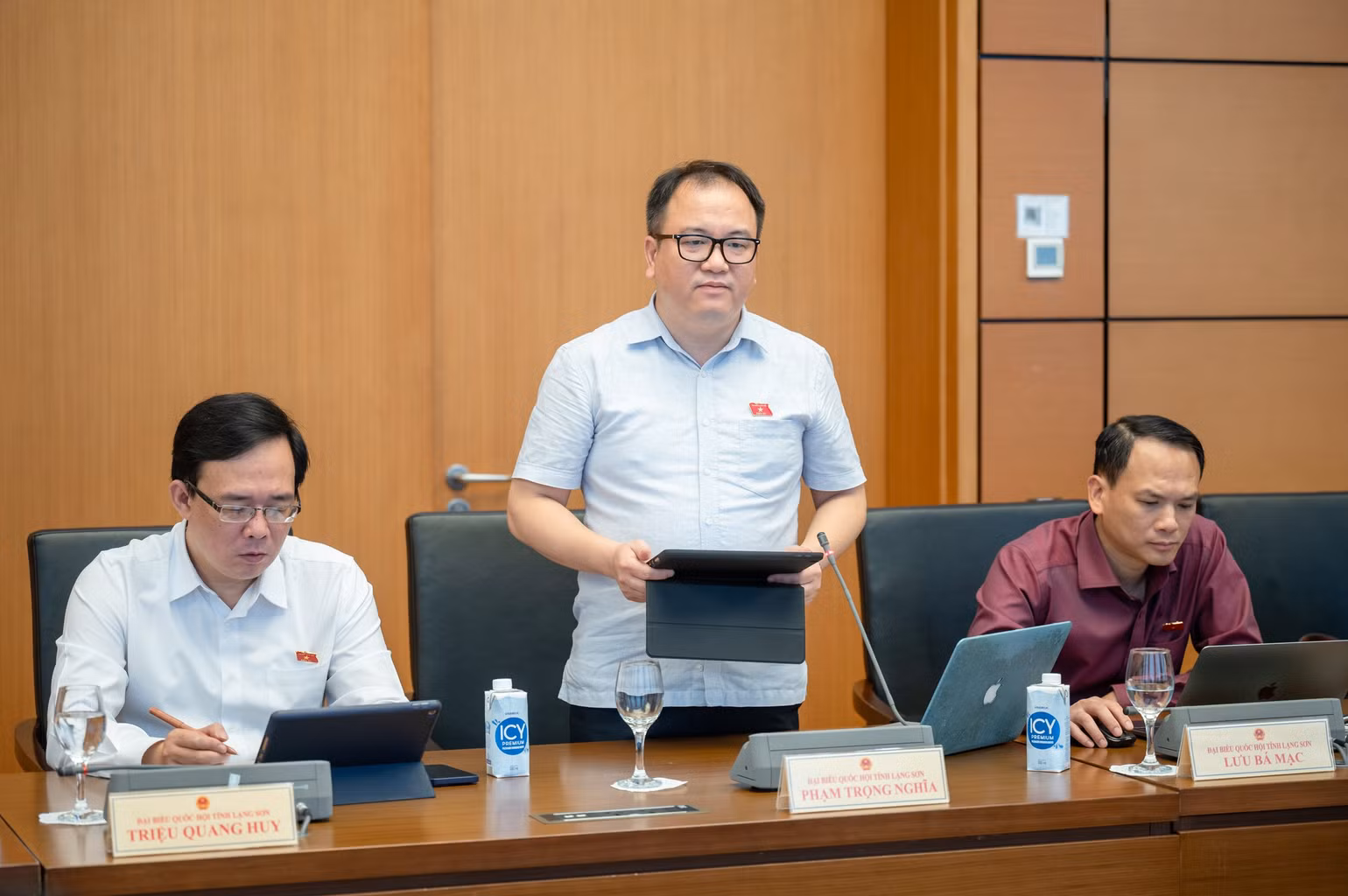 Đại biểu Phạm Trọng Nghĩa (Lạng Sơn) phát biểu. (Ảnh: DUY LINH) Đại biểu Phạm Trọng Nghĩa (Lạng Sơn) phát biểu. (Ảnh: DUY LINH)