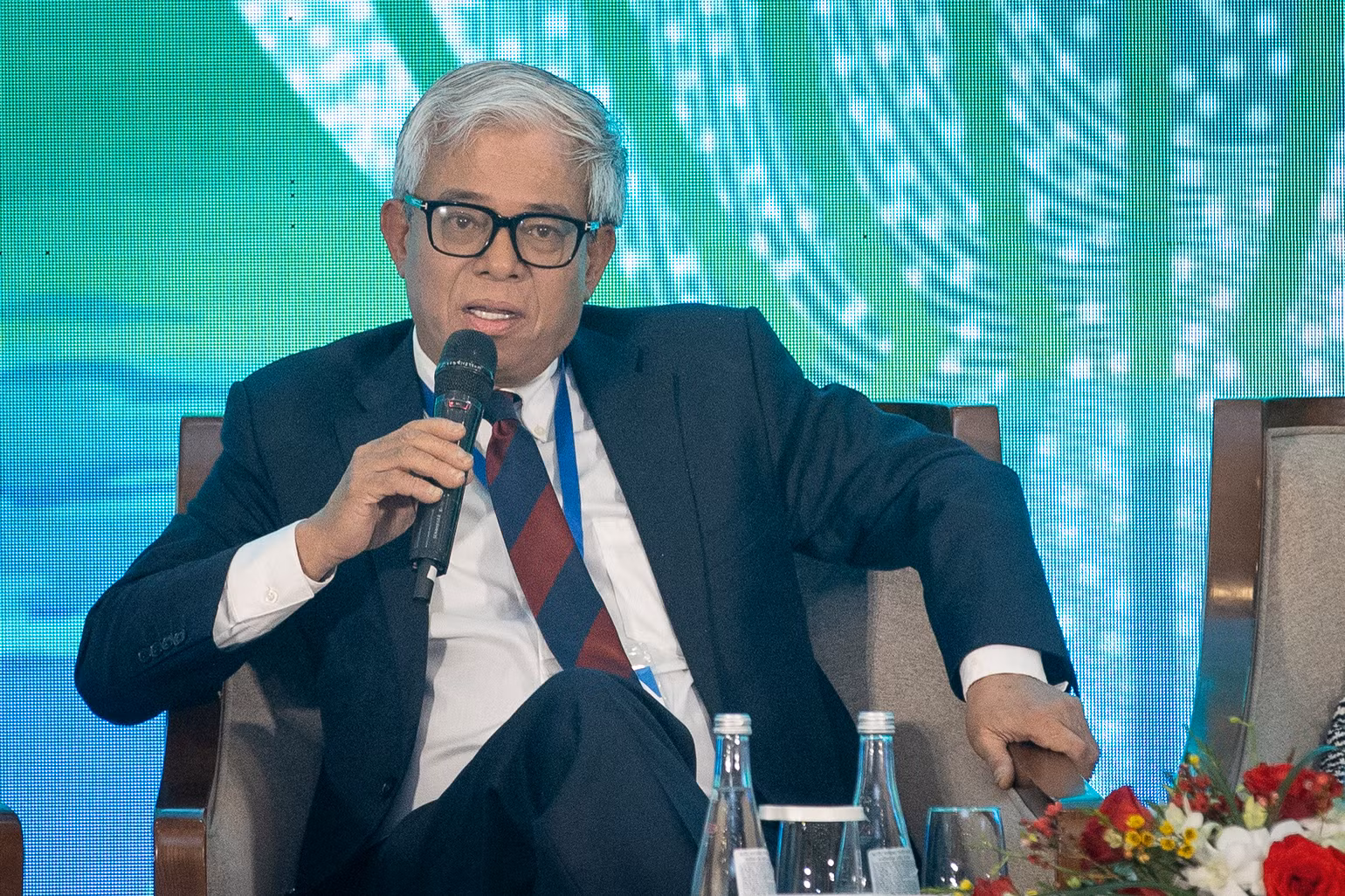 Đại sứ Phạm Quang Vinh, nguyên Thứ trưởng Ngoại giao, nguyên Trưởng SOM ASEAN Việt Nam phát biểu. (Ảnh: SƠN TÙNG) Đại sứ Phạm Quang Vinh, nguyên Thứ trưởng Ngoại giao, nguyên Trưởng SOM ASEAN Việt Nam phát biểu. (Ảnh: SƠN TÙNG)
