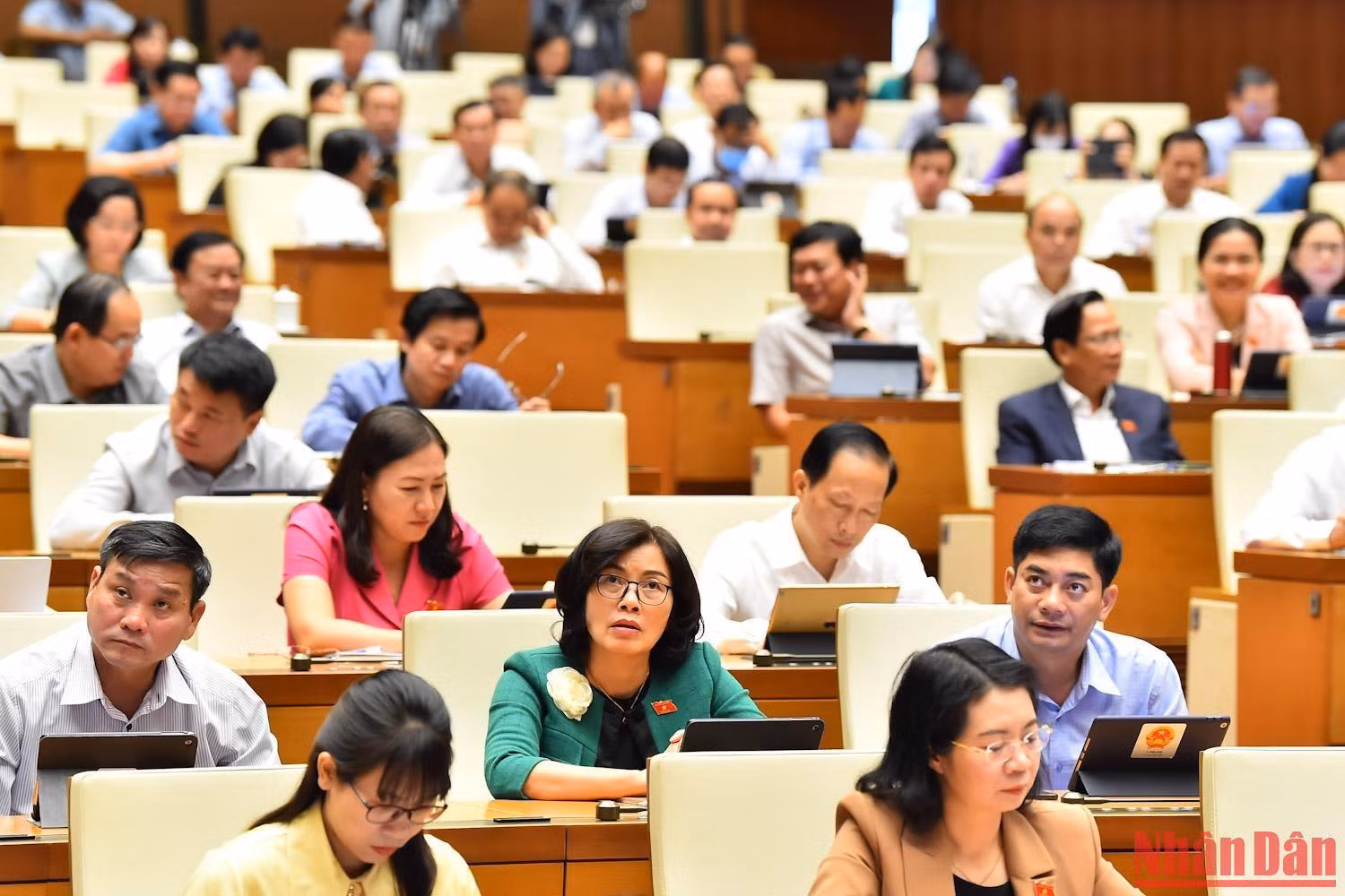 Các đại biểu tại phiên chất vấn và trả lời chất vấn của Quốc hội chiều 3/11. (Ảnh: THỦY NGUYÊN) Các đại biểu tại phiên chất vấn và trả lời chất vấn của Quốc hội chiều 3/11. (Ảnh: THỦY NGUYÊN)