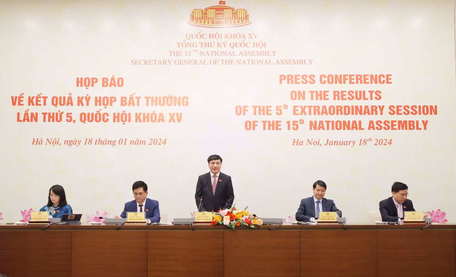 Tổng Thư ký Quốc hội-Chủ nhiệm Văn phòng Quốc hội Bùi Văn Cường phát biểu tại họp báo. (Ảnh: DUY LINH) Tổng Thư ký Quốc hội-Chủ nhiệm Văn phòng Quốc hội Bùi Văn Cường phát biểu tại họp báo. (Ảnh: DUY LINH)