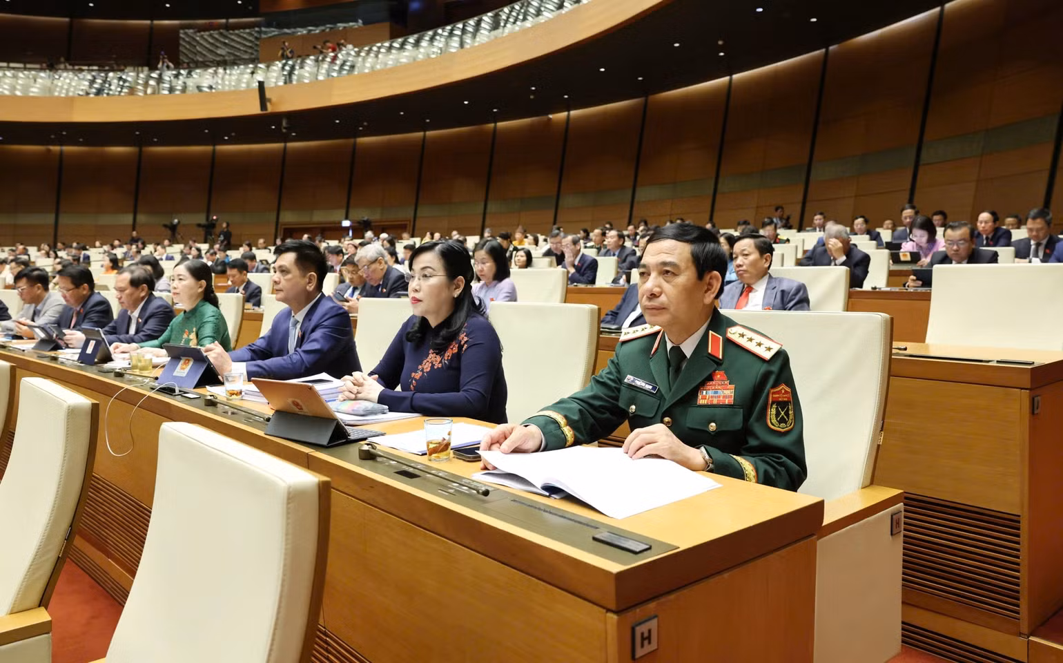 Các đại biểu Quốc hội tham dự phiên họp. Các đại biểu Quốc hội tham dự phiên họp.
