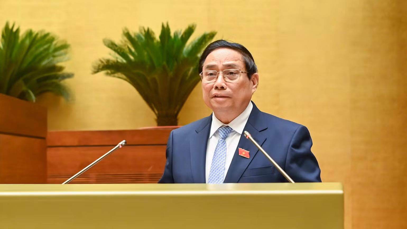 Thủ tướng Chính phủ Phạm Minh Chính trình bày báo cáo.