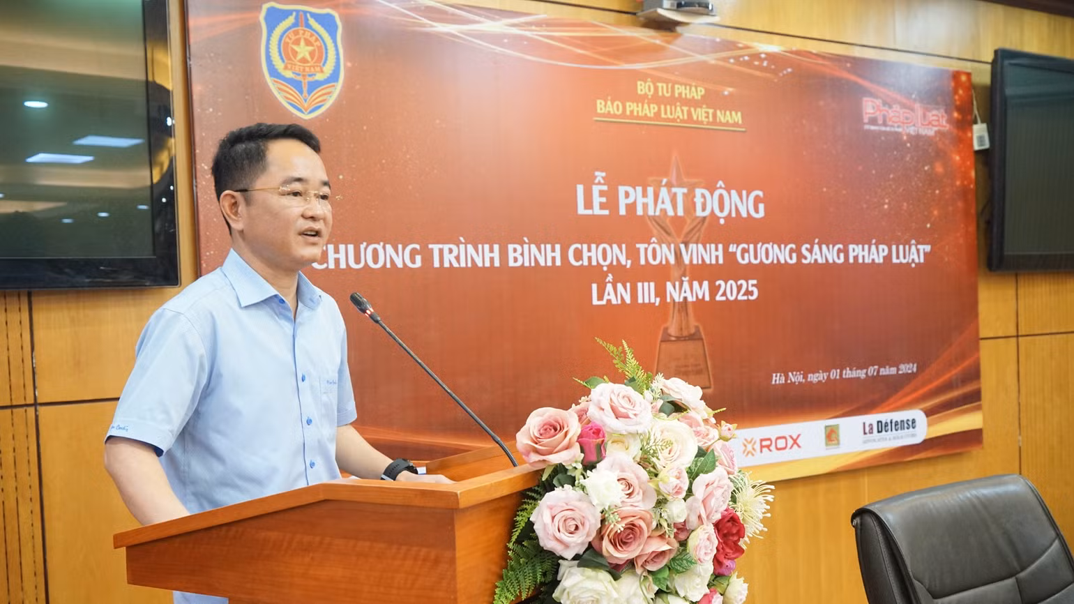 TS Vũ Hoài Nam, Tổng Biên tập Báo Pháp luật Việt Nam, Trưởng Ban Tổ chức chương trình phát biểu. (Ảnh: TRUNG HƯNG) TS Vũ Hoài Nam, Tổng Biên tập Báo Pháp luật Việt Nam, Trưởng Ban Tổ chức chương trình phát biểu. (Ảnh: TRUNG HƯNG)
