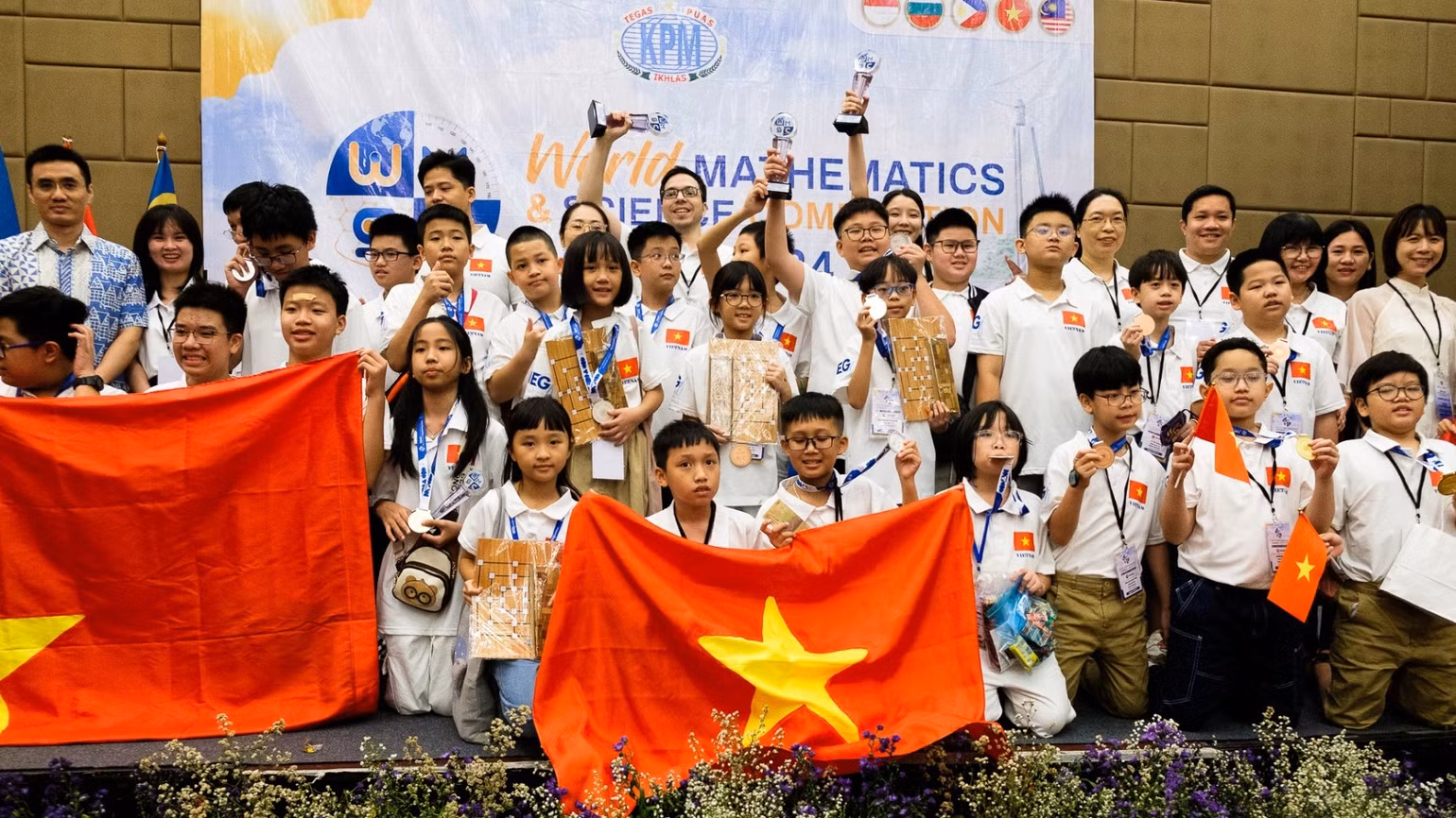 Đoàn Việt Nam giành nhiều giải cao tại Kỳ thi Toán và Khoa học quốc tế năm nay.