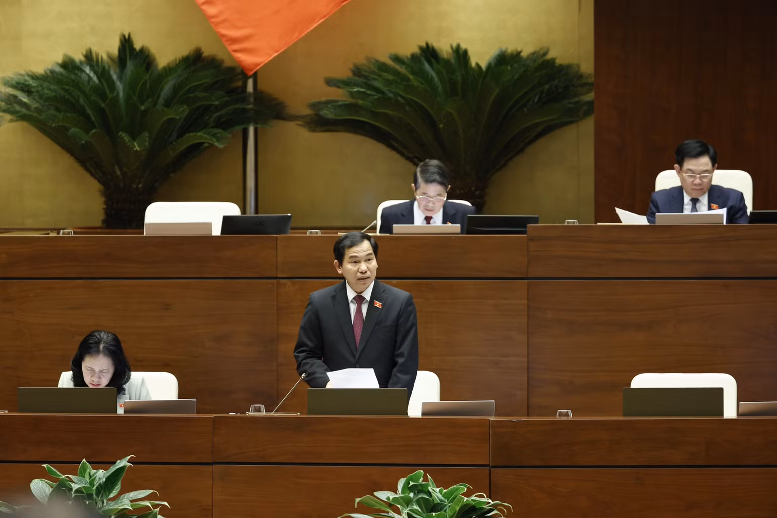 Chủ nhiệm Ủy ban Tài chính, Ngân sách của Quốc hội Lê Quang Mạnh giải trình, làm rõ một số vấn đề đại biểu Quốc hội nêu. (Ảnh: DUY LINH)