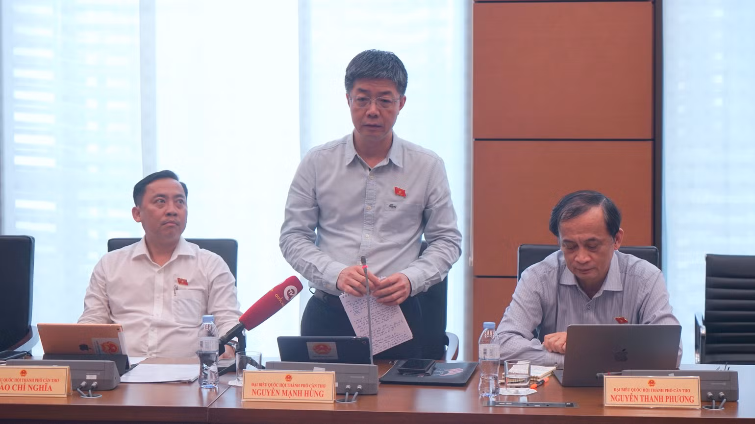 Đại biểu Nguyễn Mạnh Hùng (Cần Thơ) phát biểu thảo luận. (Ảnh: TRUNG HƯNG)