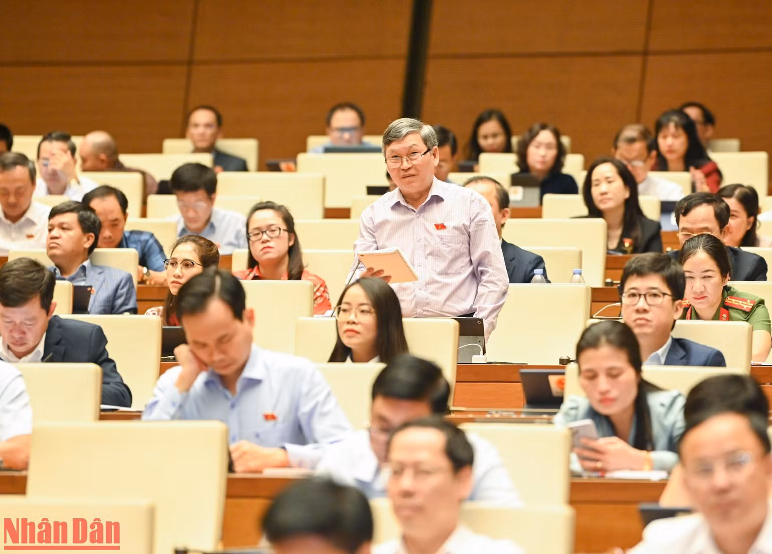 Đại biểu Tô Văn Tám (Kon Tum) phát biểu. (Ảnh: DUY LINH)