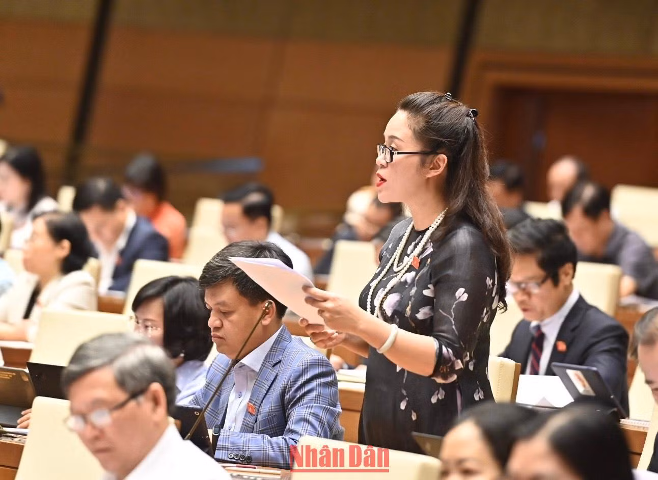 Đại biểu Dương Minh Ánh (Hà Nội) phát biểu. Ảnh: ĐĂNG KHOA