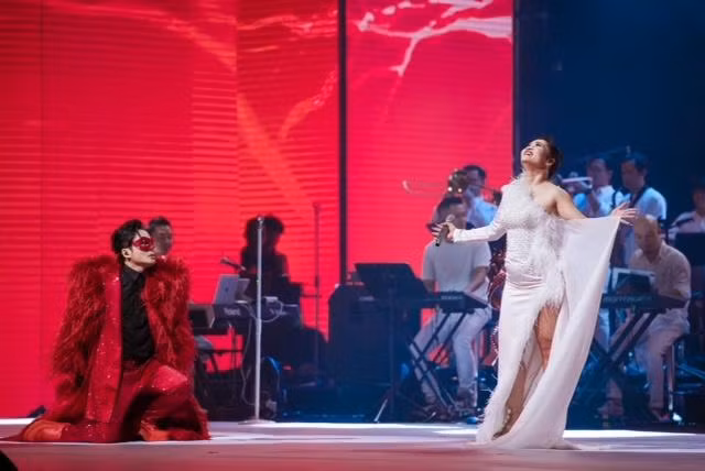 Tùng Dương thể hiện đẳng cấp của giọng hát khi trình diễn với nghệ sĩ opera Đào Tố Loan.