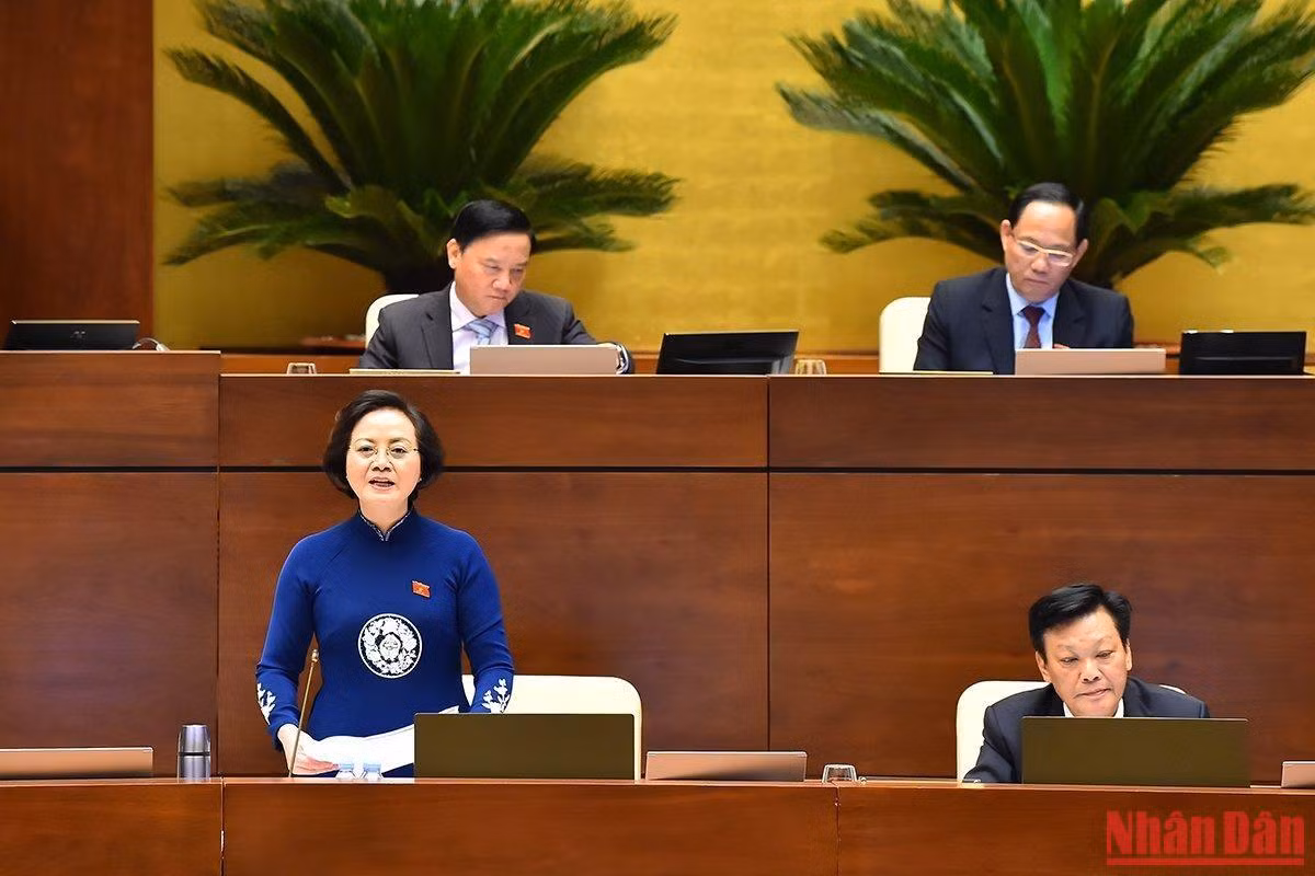 Bộ trưởng Nội vụ Phạm Thị Thanh Trà trả lời chất vấn của các đại biểu Quốc hội. (Ảnh: THỦY NGUYÊN) Bộ trưởng Nội vụ Phạm Thị Thanh Trà trả lời chất vấn của các đại biểu Quốc hội. (Ảnh: THỦY NGUYÊN)