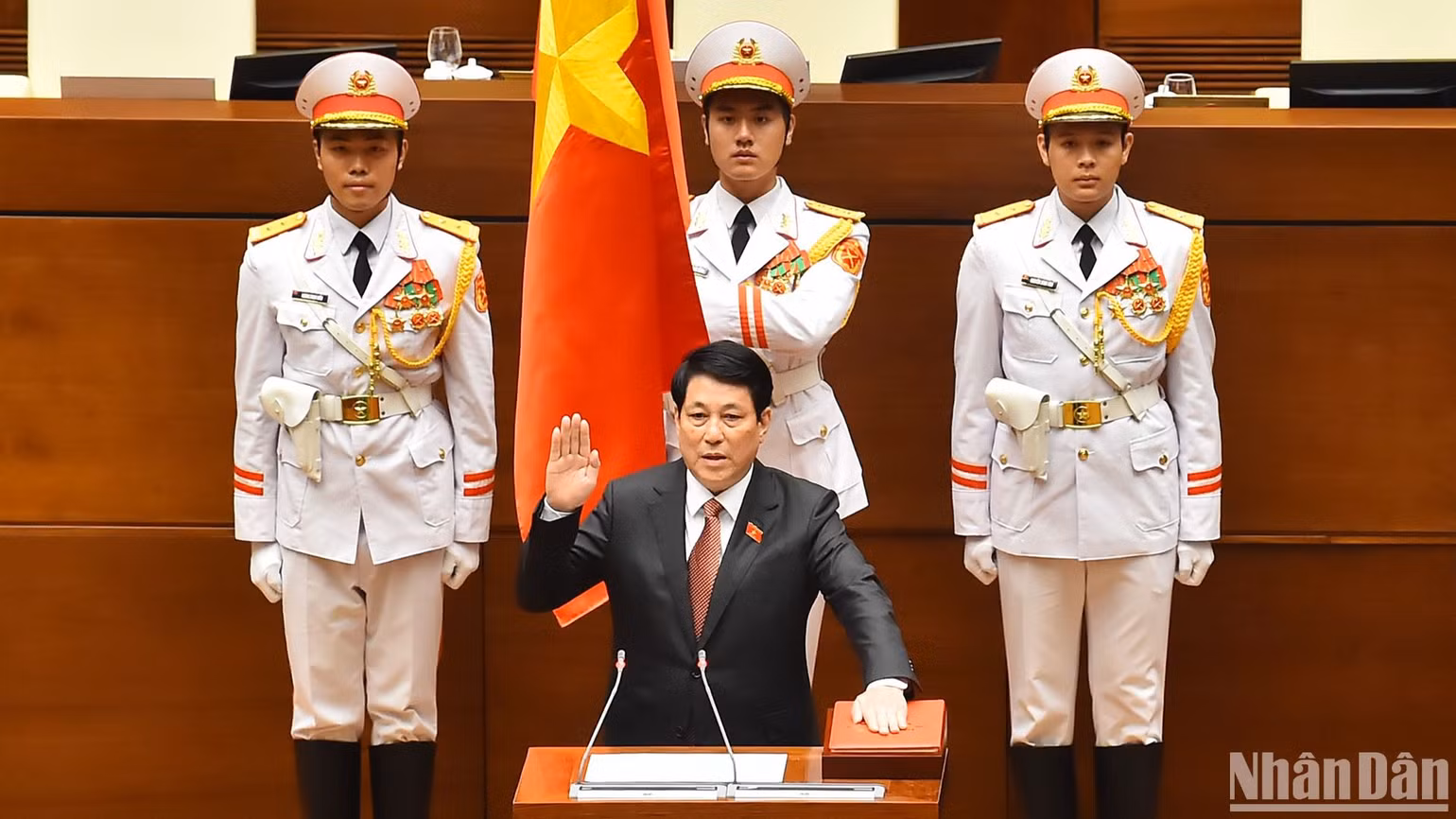 Chủ tịch nước Cộng hòa xã hội chủ nghĩa Việt Nam Lương Cường tuyên thệ nhậm chức. (Ảnh: THỦY NGUYÊN) Chủ tịch nước Cộng hòa xã hội chủ nghĩa Việt Nam Lương Cường tuyên thệ nhậm chức. (Ảnh: THỦY NGUYÊN)