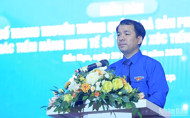 Bí thư Trung ương Đoàn Ngô Văn Cương phát biểu giải đáp một số thắc mắc của đại biểu.