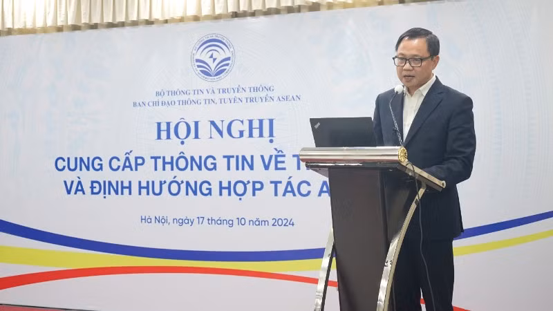 Ông Triệu Minh Long, Vụ trưởng Vụ Hợp tác quốc tế, Bộ Thông tin và Truyền thông phát biểu tại hội nghị. (Ảnh: TRUNG HƯNG) Ông Triệu Minh Long, Vụ trưởng Vụ Hợp tác quốc tế, Bộ Thông tin và Truyền thông phát biểu tại hội nghị. (Ảnh: TRUNG HƯNG)