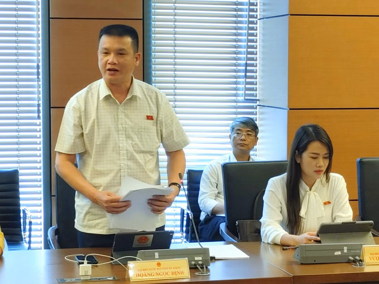 Đại biểu Hoàng Ngọc Định (Hà Giang) phát biểu thảo luận tại Tổ 6. (Ảnh: TRUNG HƯNG) Đại biểu Hoàng Ngọc Định (Hà Giang) phát biểu thảo luận tại Tổ 6. (Ảnh: TRUNG HƯNG)