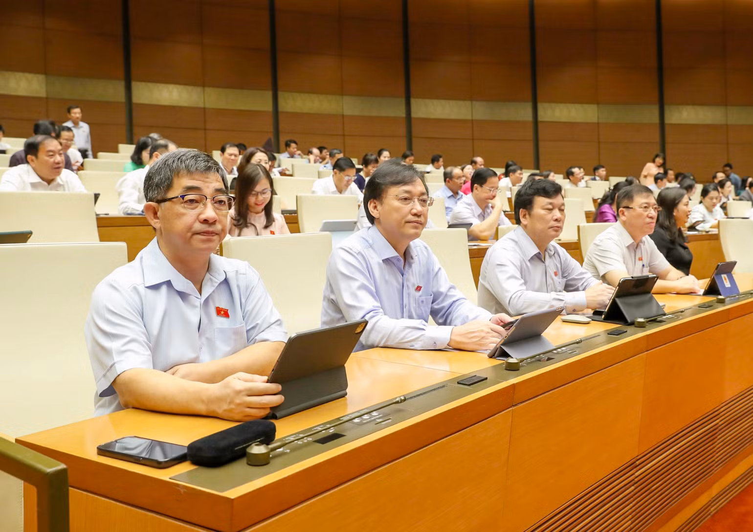 Các đại biểu Quốc hội tham dự phiên họp sáng 2/11. (Ảnh: DUY LINH)