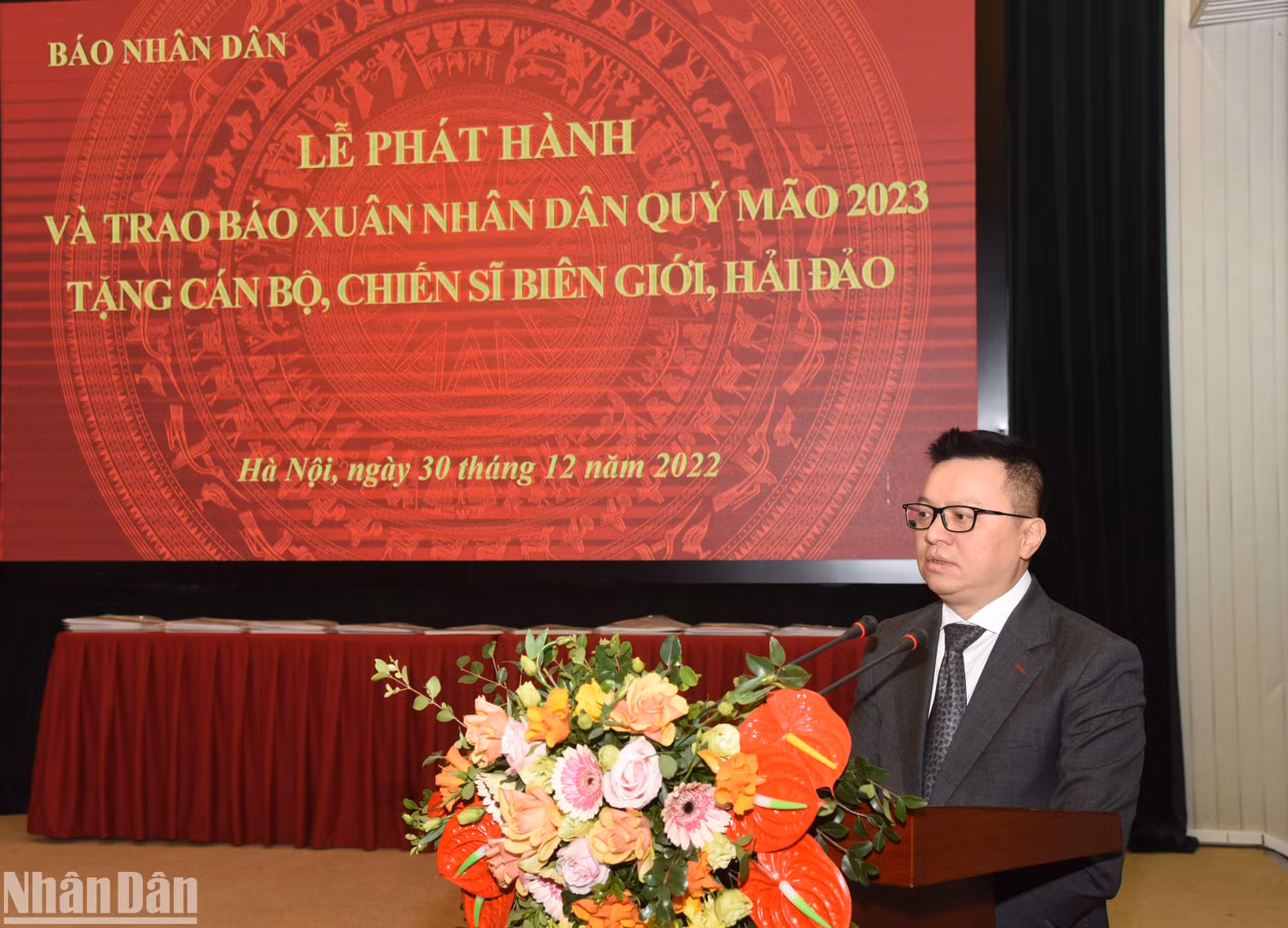 Tổng Biên tập Báo Nhân Dân Lê Quốc Minh phát biểu tại Lễ Phát hành và trao tặng báo Xuân. (Ảnh: TRẦN HẢI) Tổng Biên tập Báo Nhân Dân Lê Quốc Minh phát biểu tại Lễ Phát hành và trao tặng báo Xuân. (Ảnh: TRẦN HẢI)