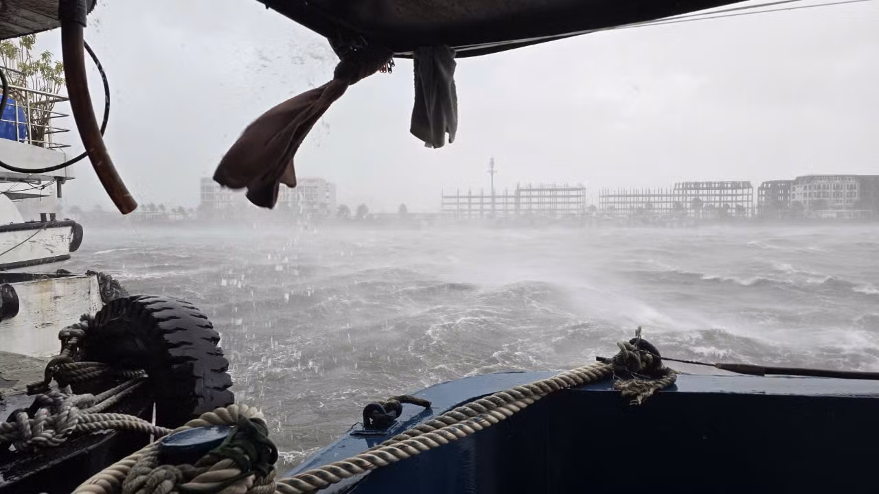 [Live] Bão số 3 di chuyển về phía Tây Bắc Bộ và suy yếu thành áp thấp nhiệt đới ảnh 138