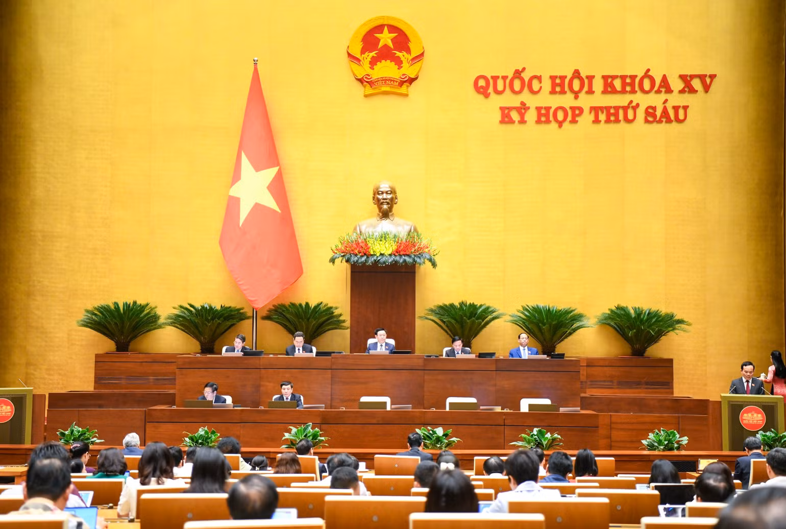 Chủ tịch Quốc hội Vương Đình Huệ và các Phó Chủ tịch Quốc hội điều hành phiên họp. (Ảnh: DUY LINH) Chủ tịch Quốc hội Vương Đình Huệ và các Phó Chủ tịch Quốc hội điều hành phiên họp. (Ảnh: DUY LINH)