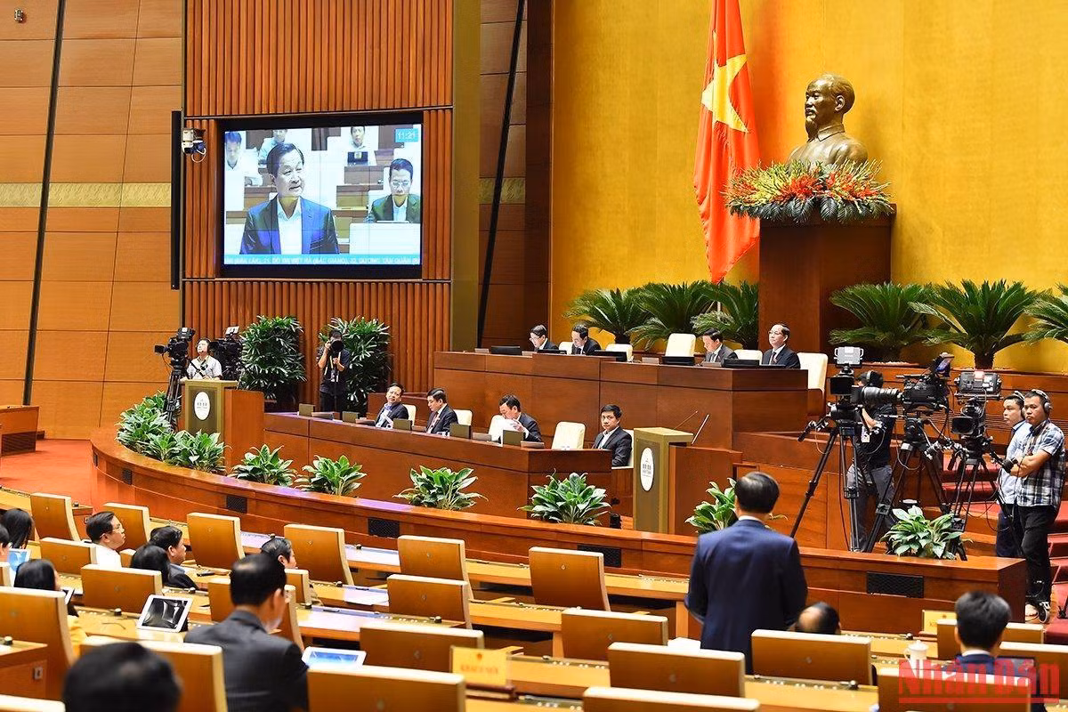 Phó Thủ tướng Chính phủ Lê Minh Khái phát biểu tại phiên chất vấn chiều 5/11. (Ảnh: THỦY NGUYÊN) Phó Thủ tướng Chính phủ Lê Minh Khái phát biểu tại phiên chất vấn chiều 5/11. (Ảnh: THỦY NGUYÊN)