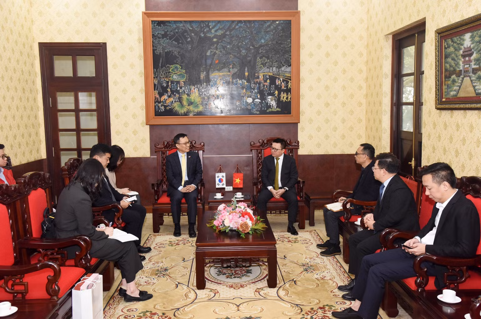 Quang cảnh buổi làm việc. (Ảnh: TRẦN HẢI)