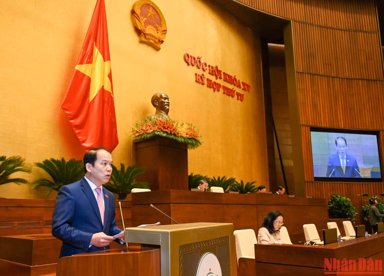 Chủ nhiệm Ủy ban Pháp luật của Quốc hội Hoàng Thanh Tùng trình bày Báo cáo giải trình, tiếp thu, chỉnh lý dự thảo Nghị quyết ban hành Nội quy kỳ họp Quốc hội (sửa đổi). (Ảnh: DUY LINH) Chủ nhiệm Ủy ban Pháp luật của Quốc hội Hoàng Thanh Tùng trình bày Báo cáo giải trình, tiếp thu, chỉnh lý dự thảo Nghị quyết ban hành Nội quy kỳ họp Quốc hội (sửa đổi). (Ảnh: DUY LINH)