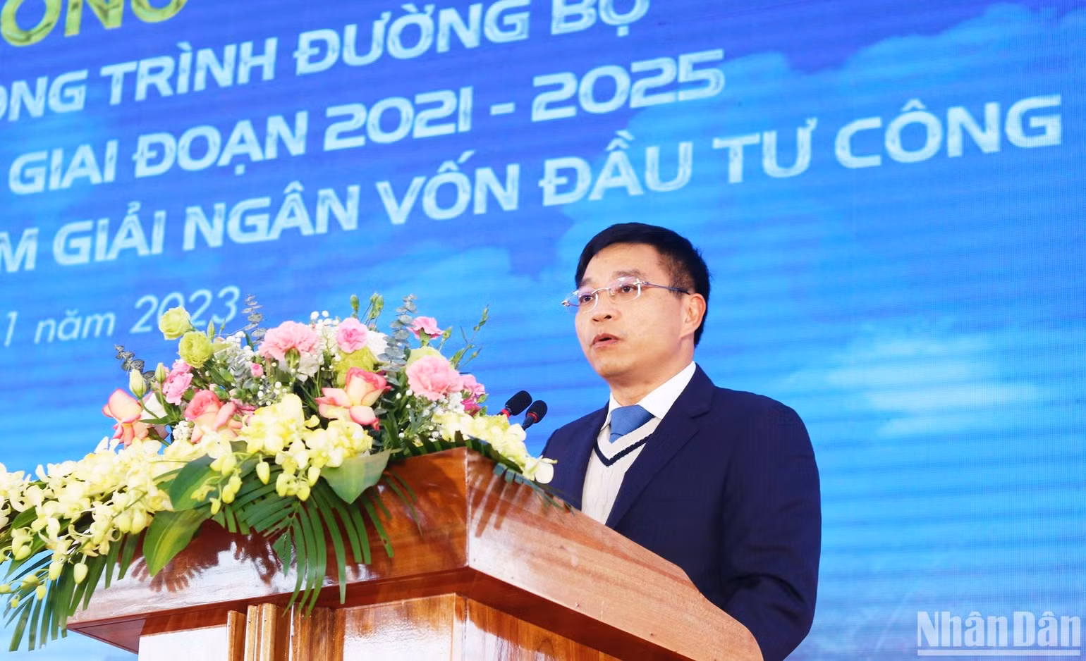 Bộ trưởng Giao thông vận tải Nguyễn Văn Thắng phát biểu tại lễ khởi công dự án đầu cầu Quảng Bình.