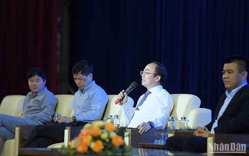 Phó Bí thư Tỉnh ủy, Chủ tịch Ủy ban nhân dân tỉnh Bắc Kạn Nguyễn Đăng Bình chia sẻ ý kiến tại Diễn đàn.