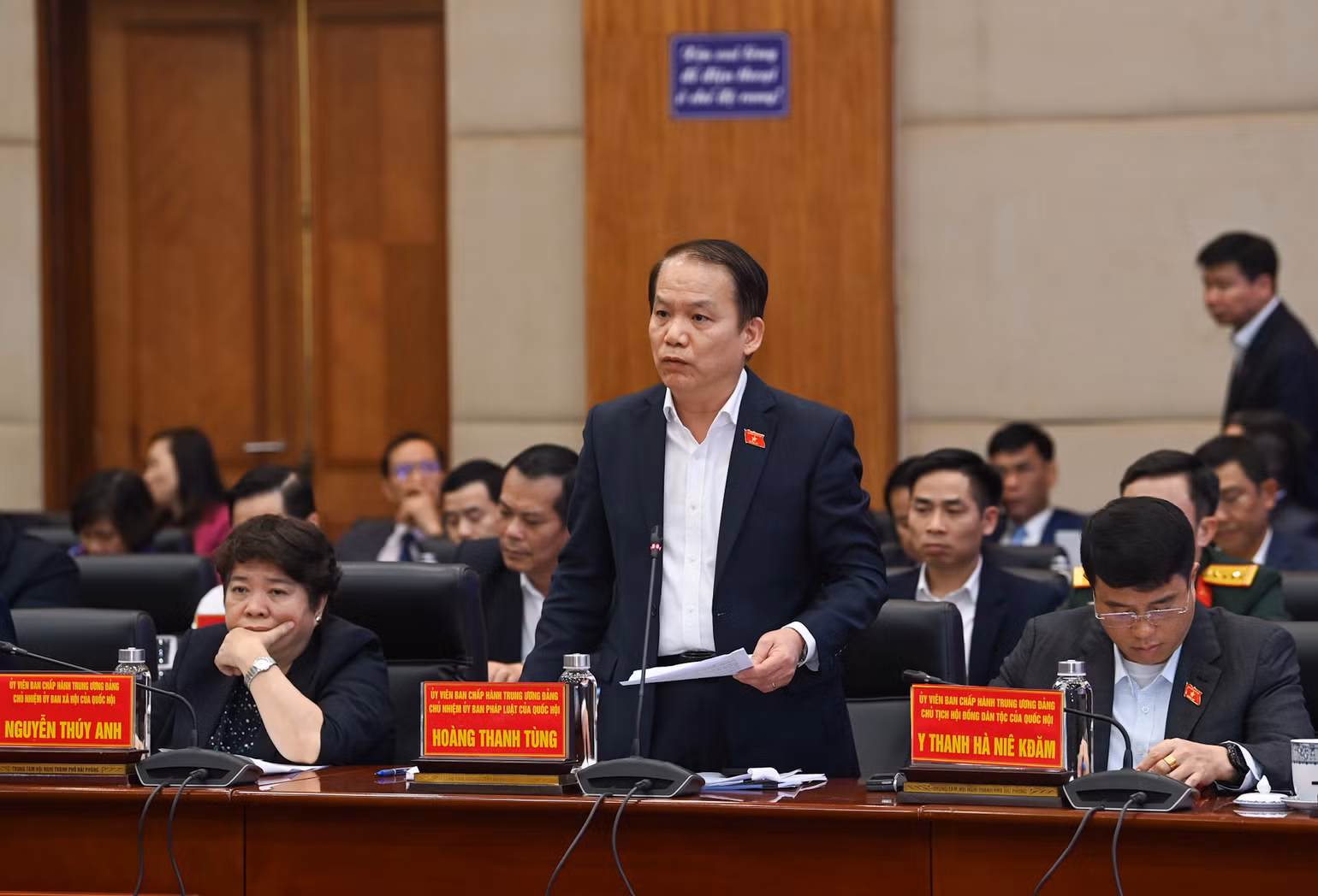 Chủ nhiệm Ủy ban Pháp luật Hoàng Thanh Tùng phát biểu tại buổi làm việc.