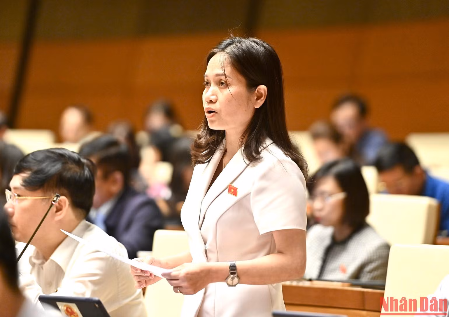 Đại biểu Siu Hương (Gia Lai) phát biểu tại phiên thảo luận. (Ảnh: ĐĂNG KHOA) Đại biểu Siu Hương (Gia Lai) phát biểu tại phiên thảo luận. (Ảnh: ĐĂNG KHOA)
