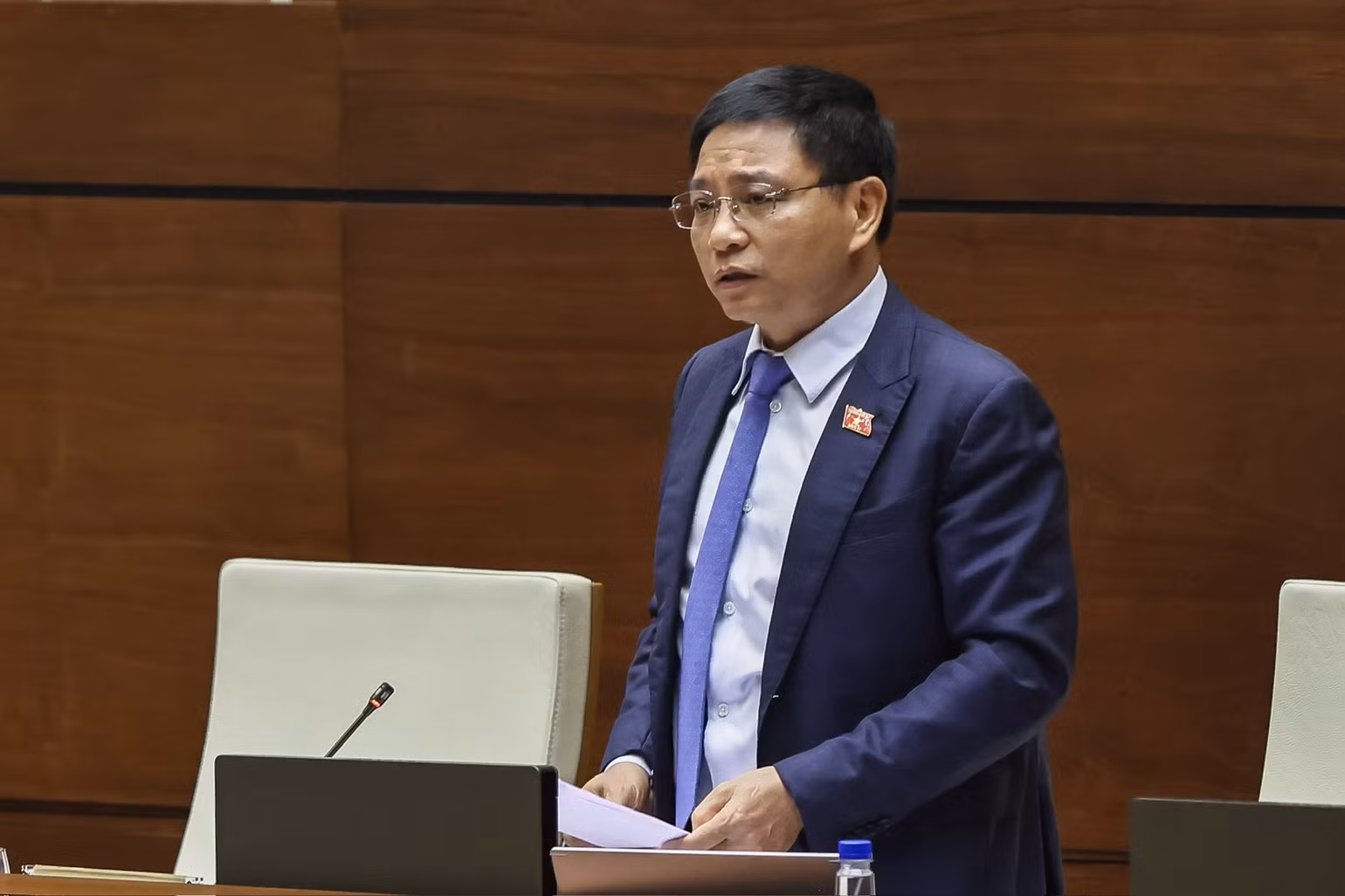 Bộ trưởng Tài chính Nguyễn Văn Thắng phát biểu giải trình, làm rõ các vấn đề đại biểu Quốc hội nêu. (Ảnh: DUY LINH)
