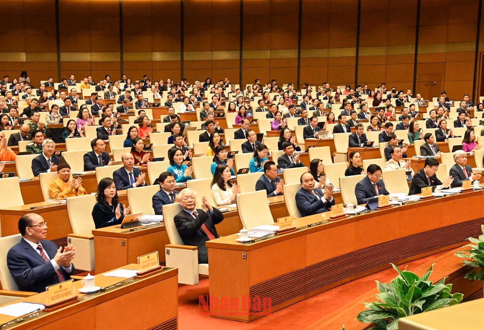 Tổng Bí thư Nguyễn Phú Trọng và các đồng chí lãnh đạo, nguyên lãnh đạo Đảng, Nhà nước và các đại biểu dự phiên khai mạc. (Ảnh: DUY LINH)