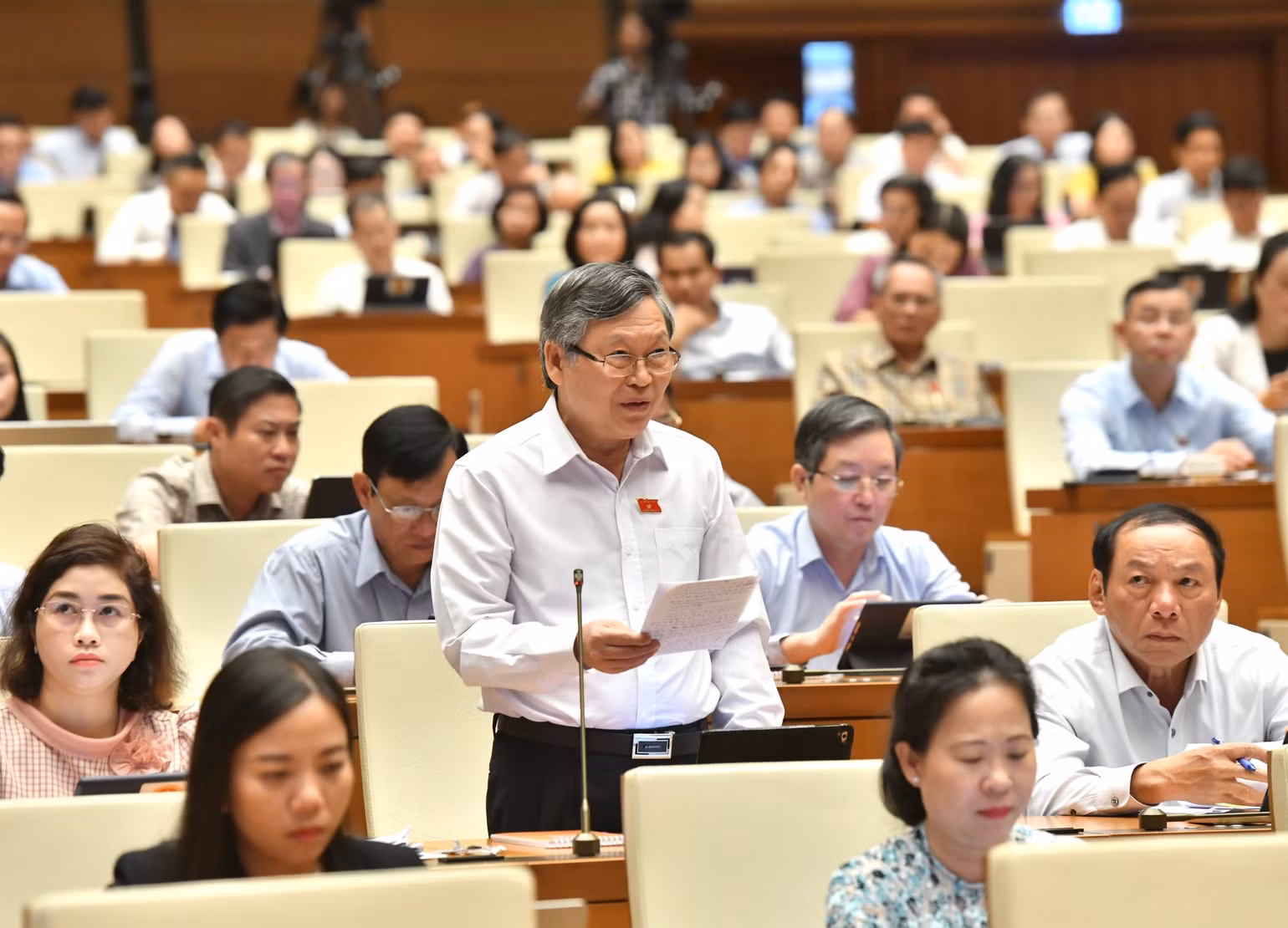 Đại biểu Tô Văn Tám (Kon Tum) phát biểu thảo luận. (Ảnh: ĐĂNG KHOA)