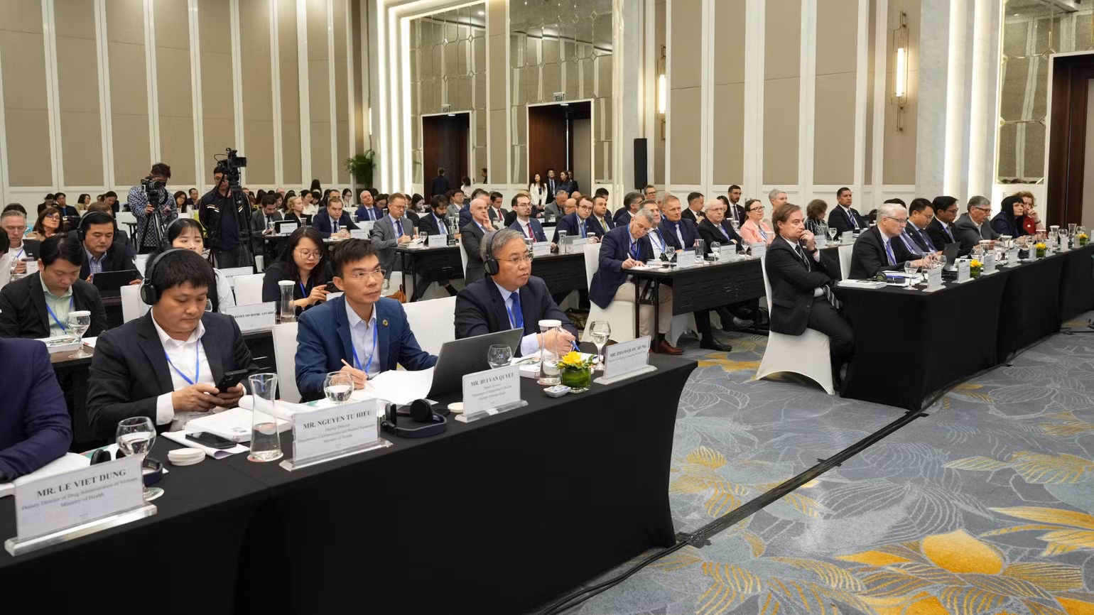 Các đại biểu tham dự sự kiện. (Ảnh: TRUNG HƯNG)