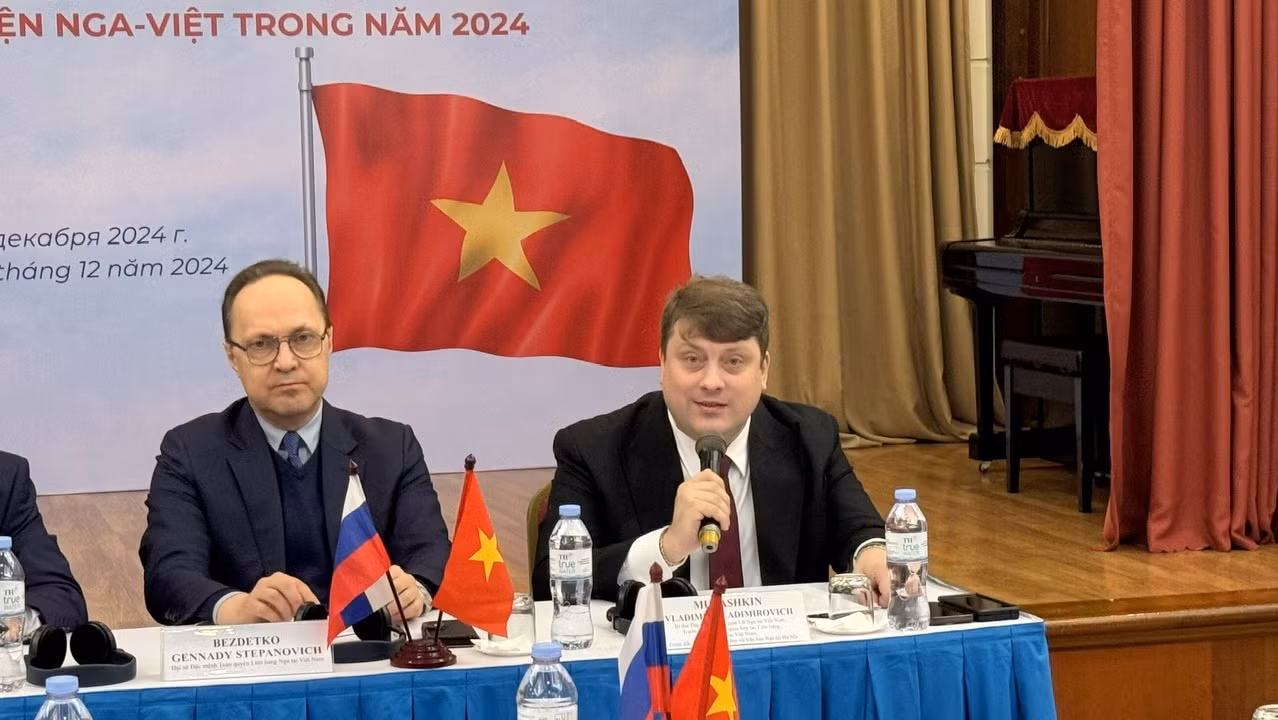 Giám đốc Trung tâm Khoa học và Văn hóa Nga tại Hà Nội, ông V.V. Murashkin phát biểu. (Ảnh: TRUNG HƯNG)