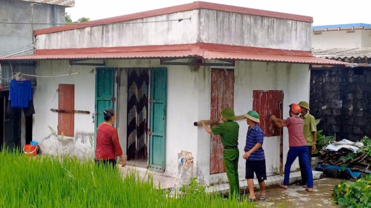 [Live] Bão số 3 di chuyển về phía Tây Bắc Bộ và suy yếu thành áp thấp nhiệt đới ảnh 123