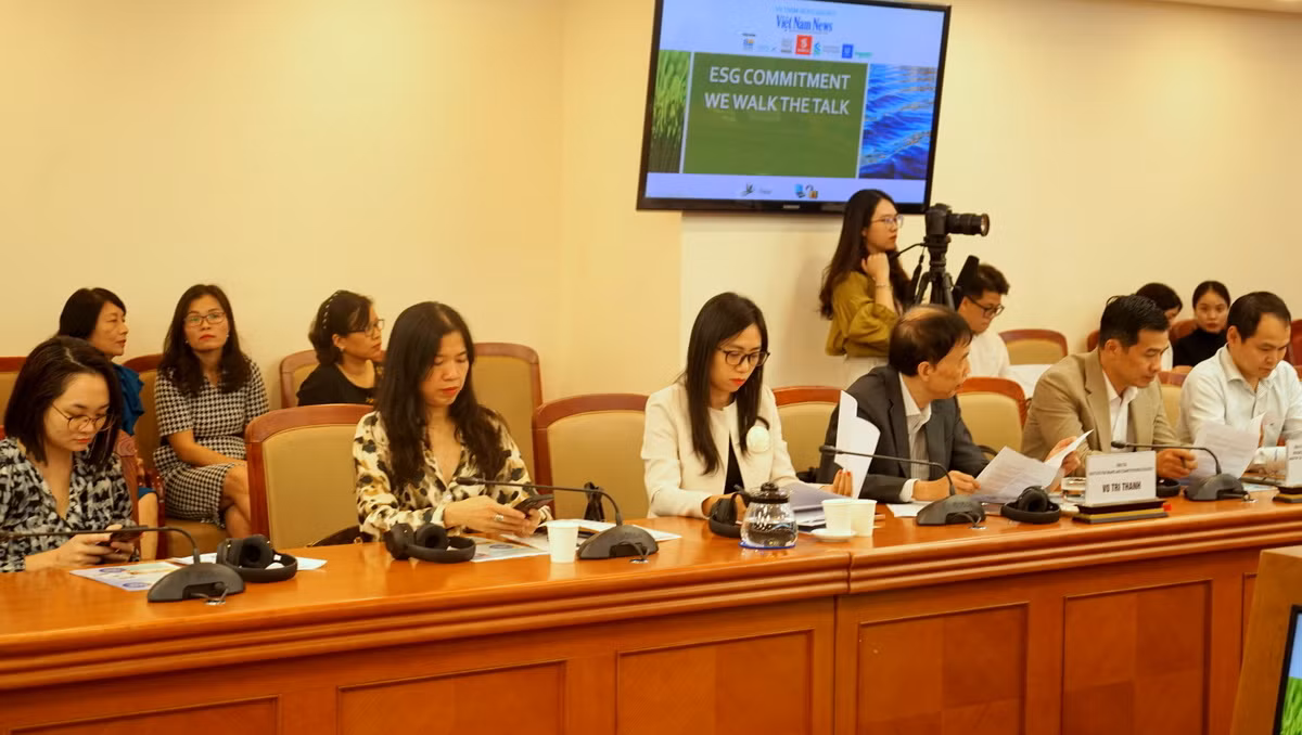 Các đại biểu tham dự tọa đàm. (Ảnh: TRUNG HƯNG)