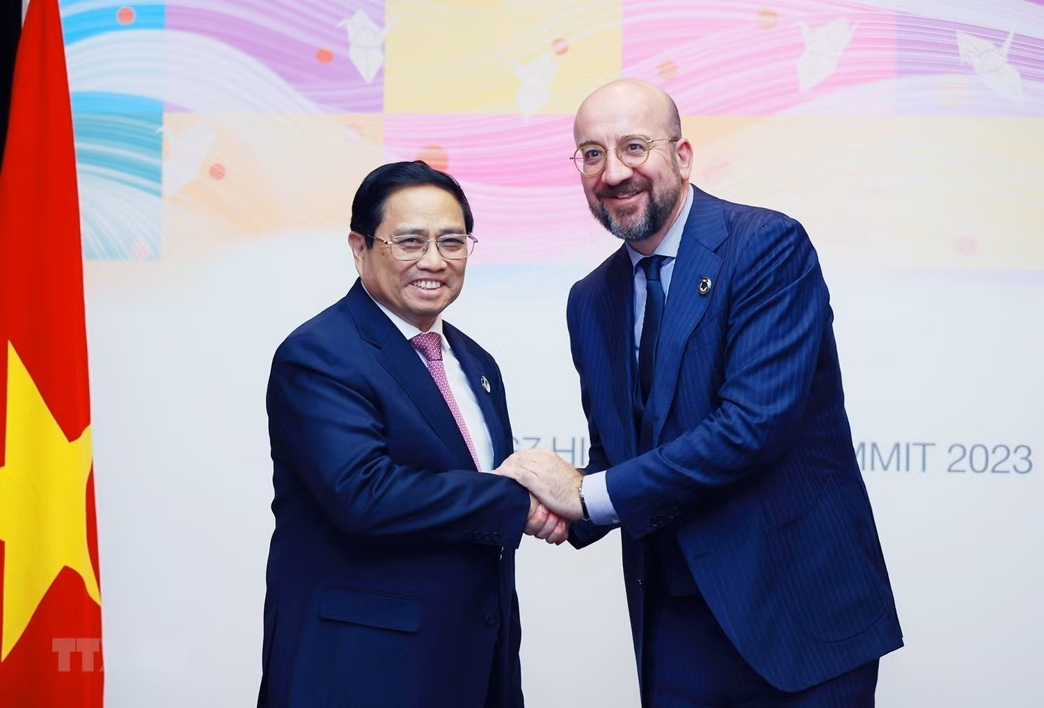 Thủ tướng Phạm Minh Chính gặp Chủ tịch Hội đồng châu Âu Charles Michel. (Ảnh: TTXVN) Thủ tướng Phạm Minh Chính gặp Chủ tịch Hội đồng châu Âu Charles Michel. (Ảnh: TTXVN)
