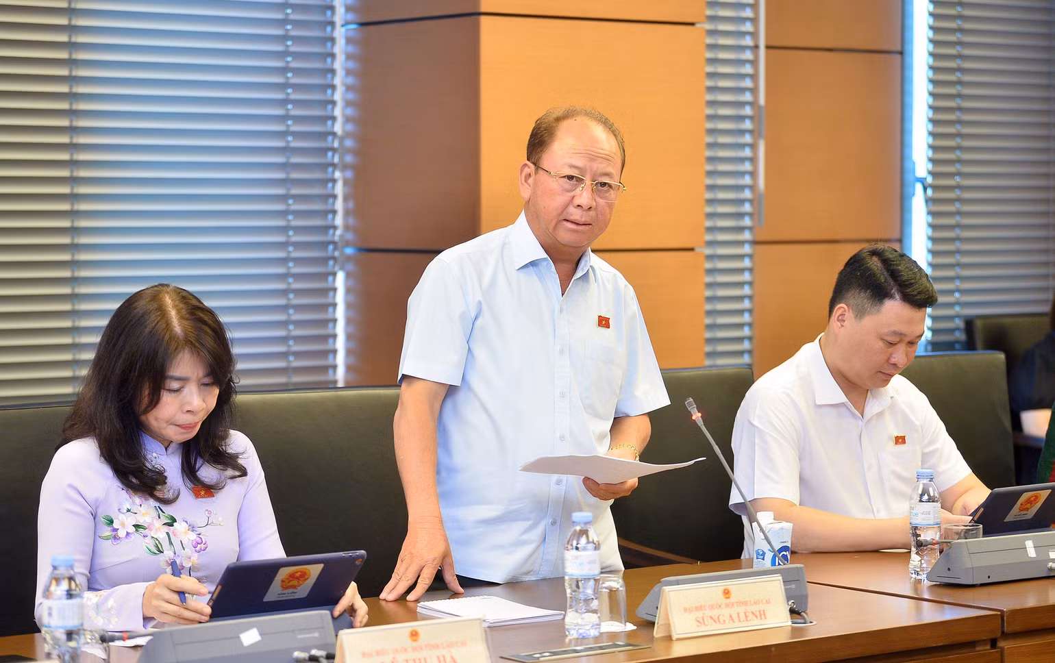 Đại biểu Sùng A Lềnh (Lào Cai) phát biểu. (Ảnh: THỦY NGUYÊN)