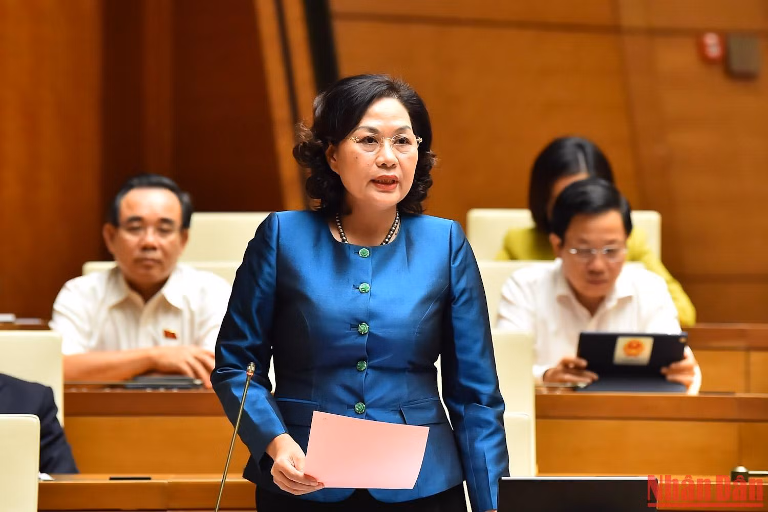 Thống đốc Ngân hàng Nhà nước Nguyễn Thị Hồng tham gia giải trình tại phiên chất vấn chiều 3/11. (Ảnh: THỦY NGUYÊN) Thống đốc Ngân hàng Nhà nước Nguyễn Thị Hồng tham gia giải trình tại phiên chất vấn chiều 3/11. (Ảnh: THỦY NGUYÊN)