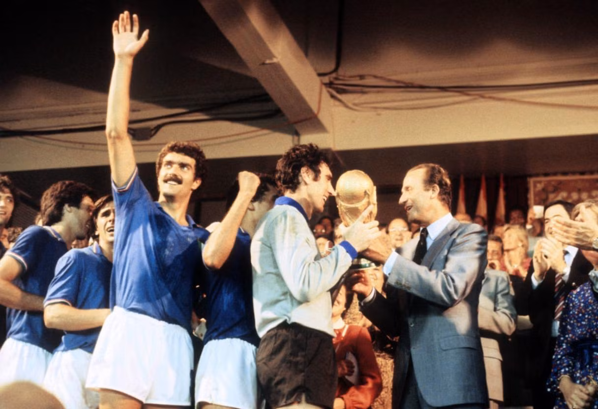 Đội tuyển Italia giành cúp vàng World Cup 1982. (Ảnh: FIFA) Đội tuyển Italia giành cúp vàng World Cup 1982. (Ảnh: FIFA)