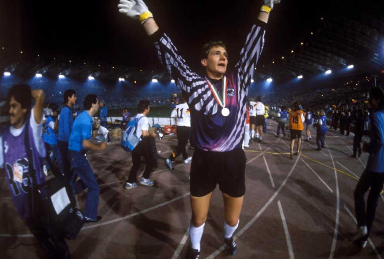 Thủ thành Bodo Illgner ăn mừng sau trận chung kết năm 1990. (Ảnh: FIFA) Thủ thành Bodo Illgner ăn mừng sau trận chung kết năm 1990. (Ảnh: FIFA)