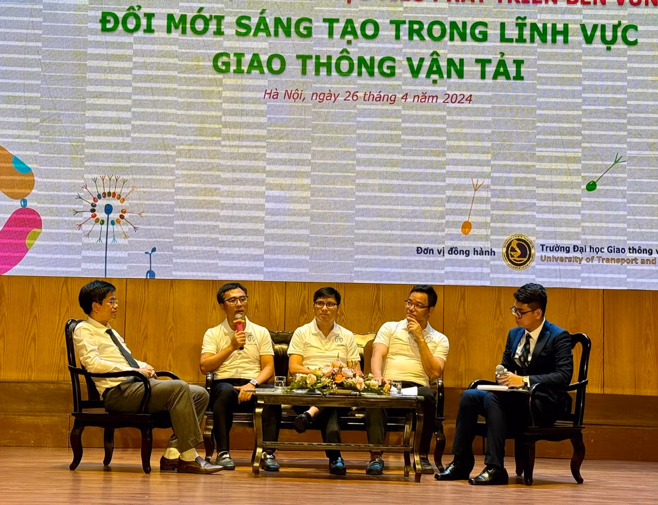 Các chuyên gia về sở hữu trí tuệ chia sẻ tại hội thảo.