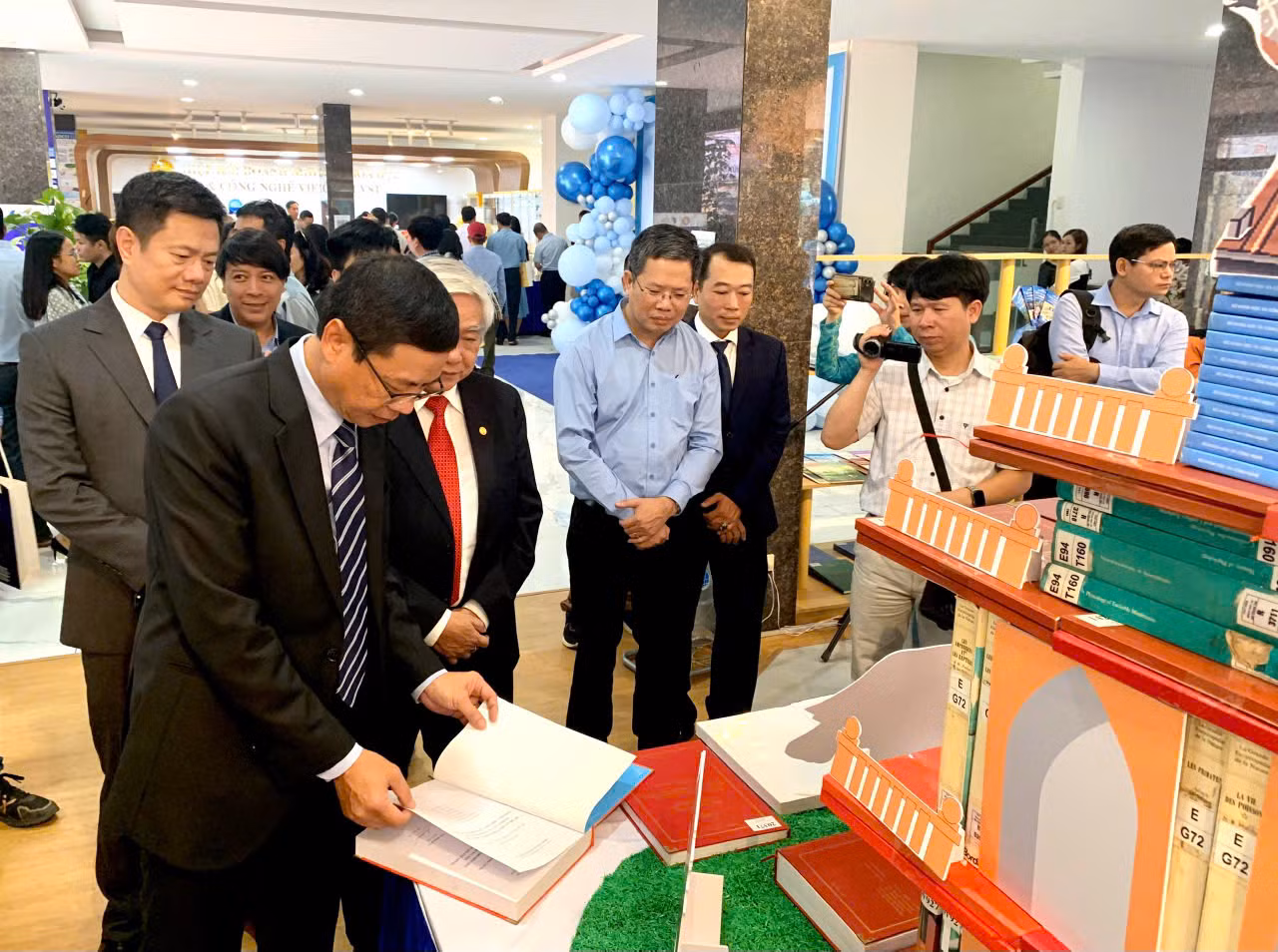 Triển lãm sách là sự kiện thường niên của của Bộ Khoa học và Công nghệ. Triển lãm sách là sự kiện thường niên của của Bộ Khoa học và Công nghệ.