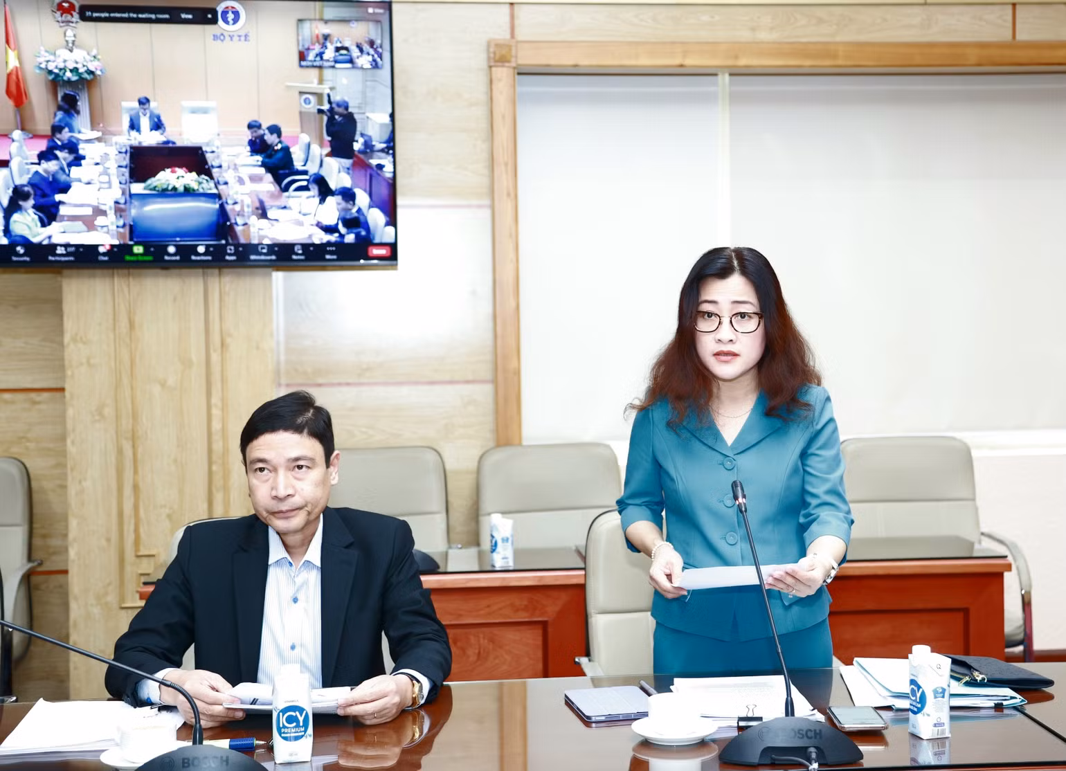 Các đại biểu phát biểu tại hội nghị. Các đại biểu phát biểu tại hội nghị.